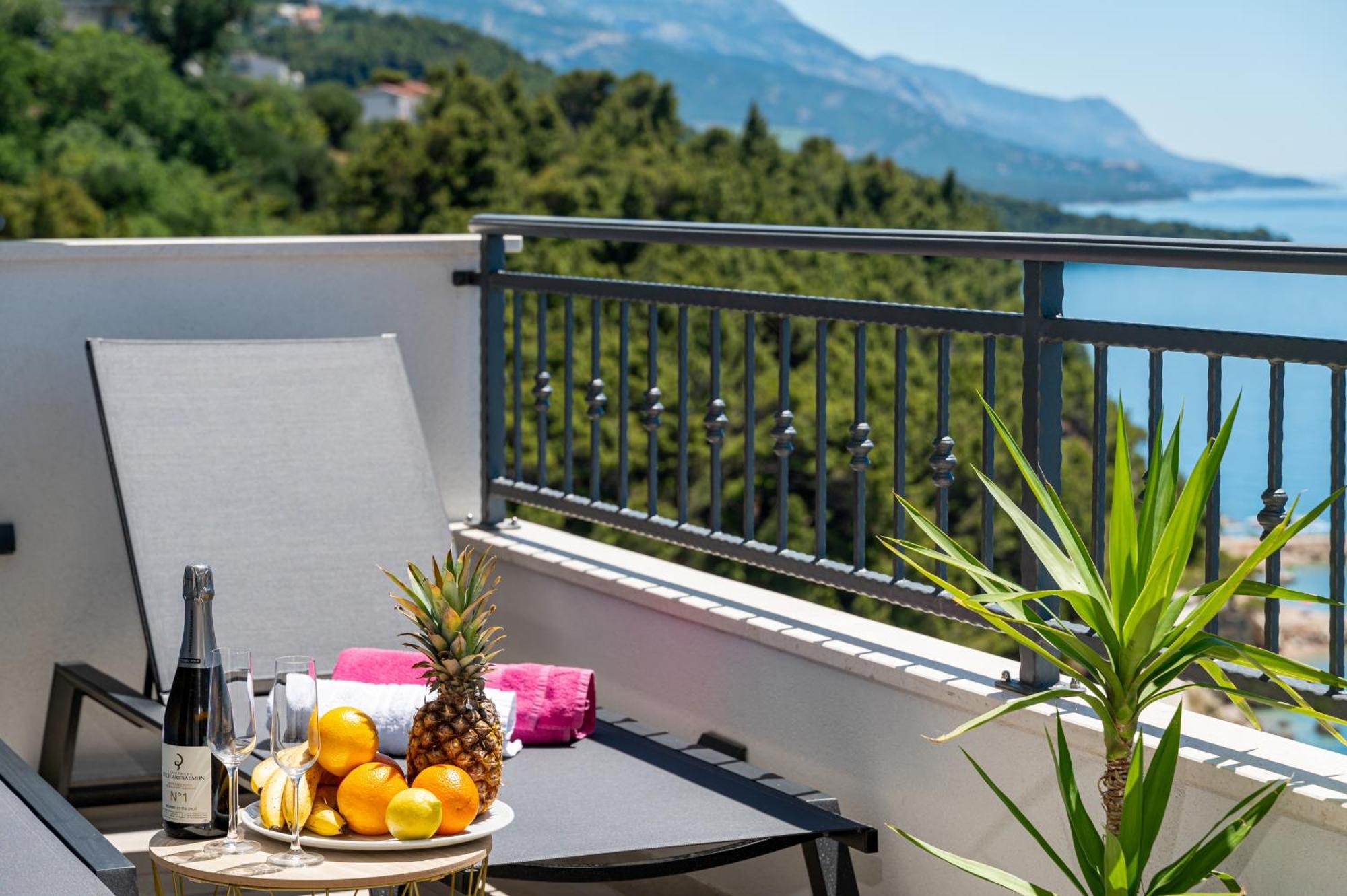 Seaview Apartments Nives Brela Zimmer foto